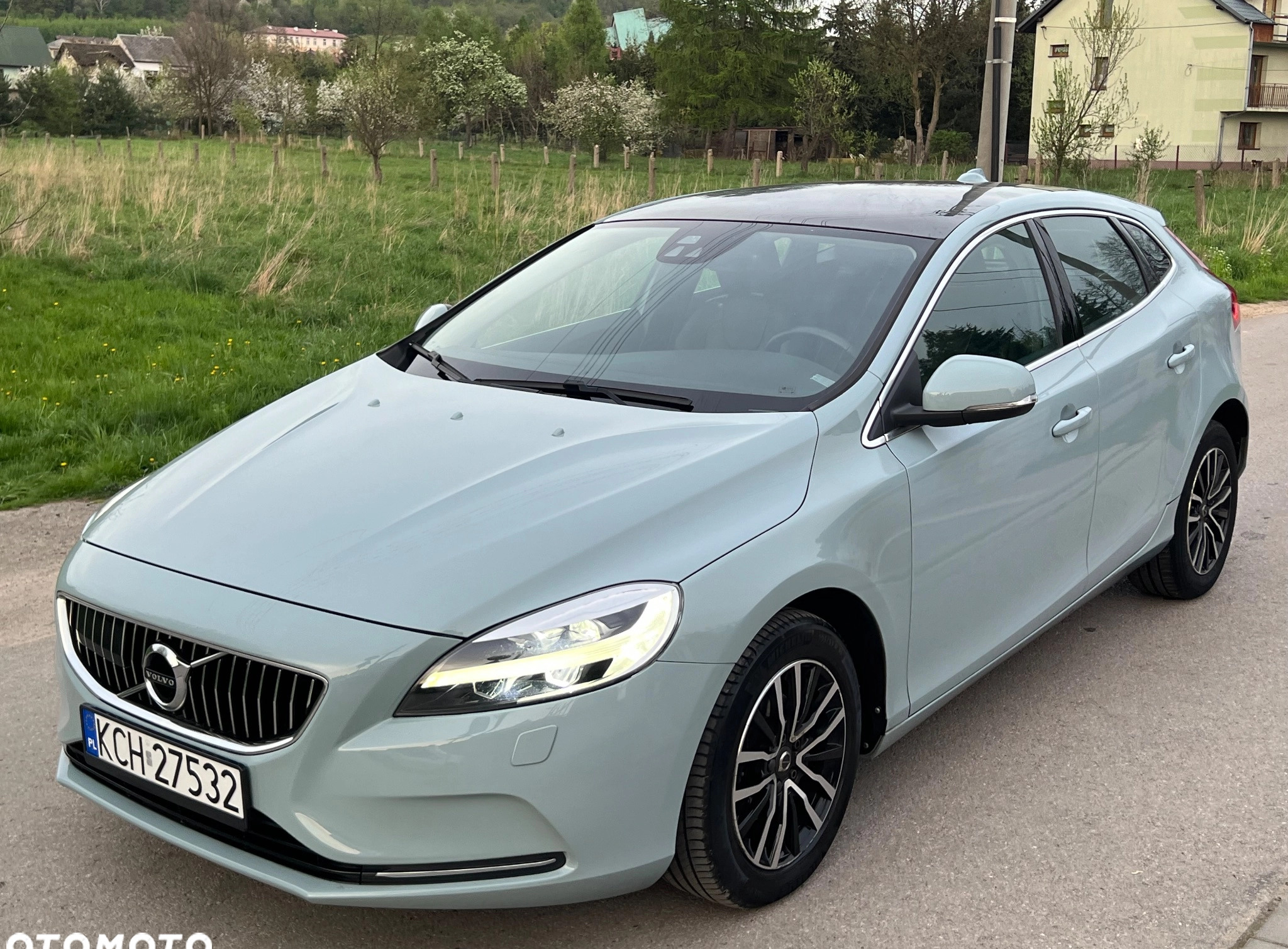 Volvo V40 cena 59900 przebieg: 165500, rok produkcji 2017 z Chrzanów małe 781